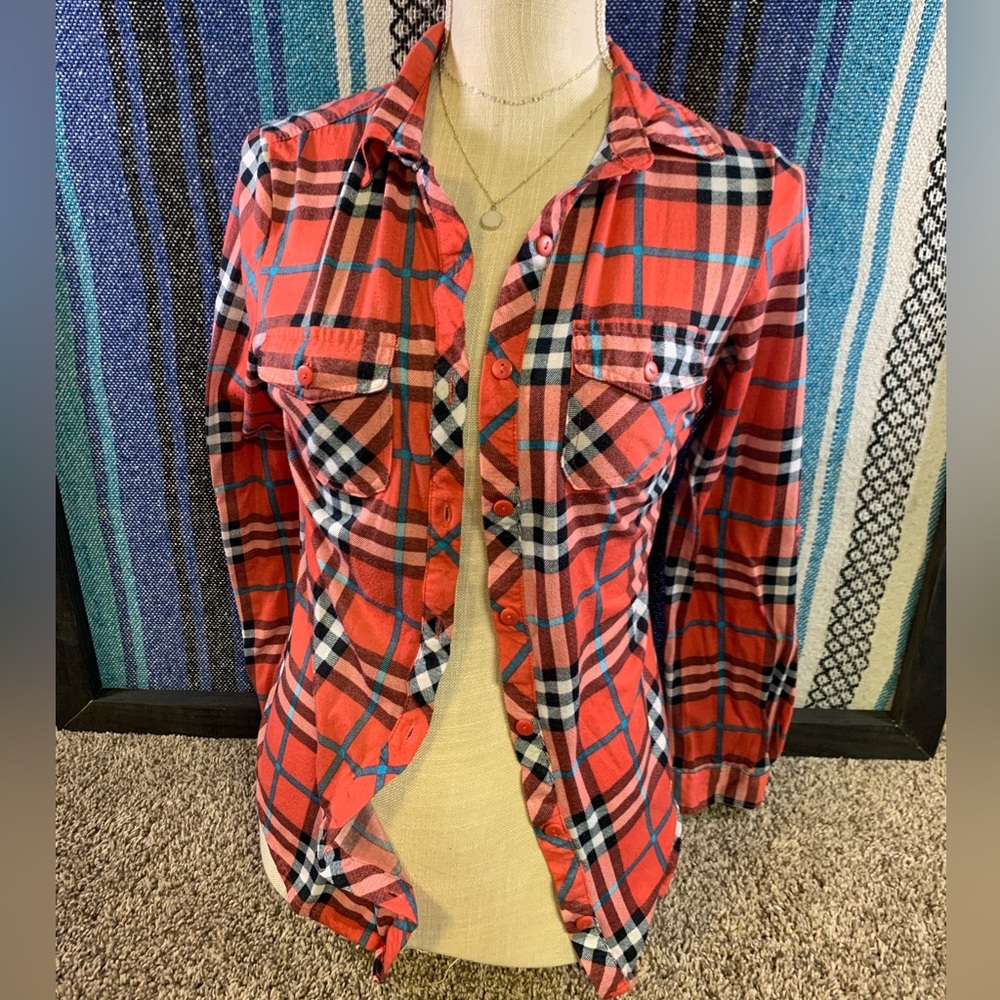 💛 (5/$25) Red Button-Up Longsleeve